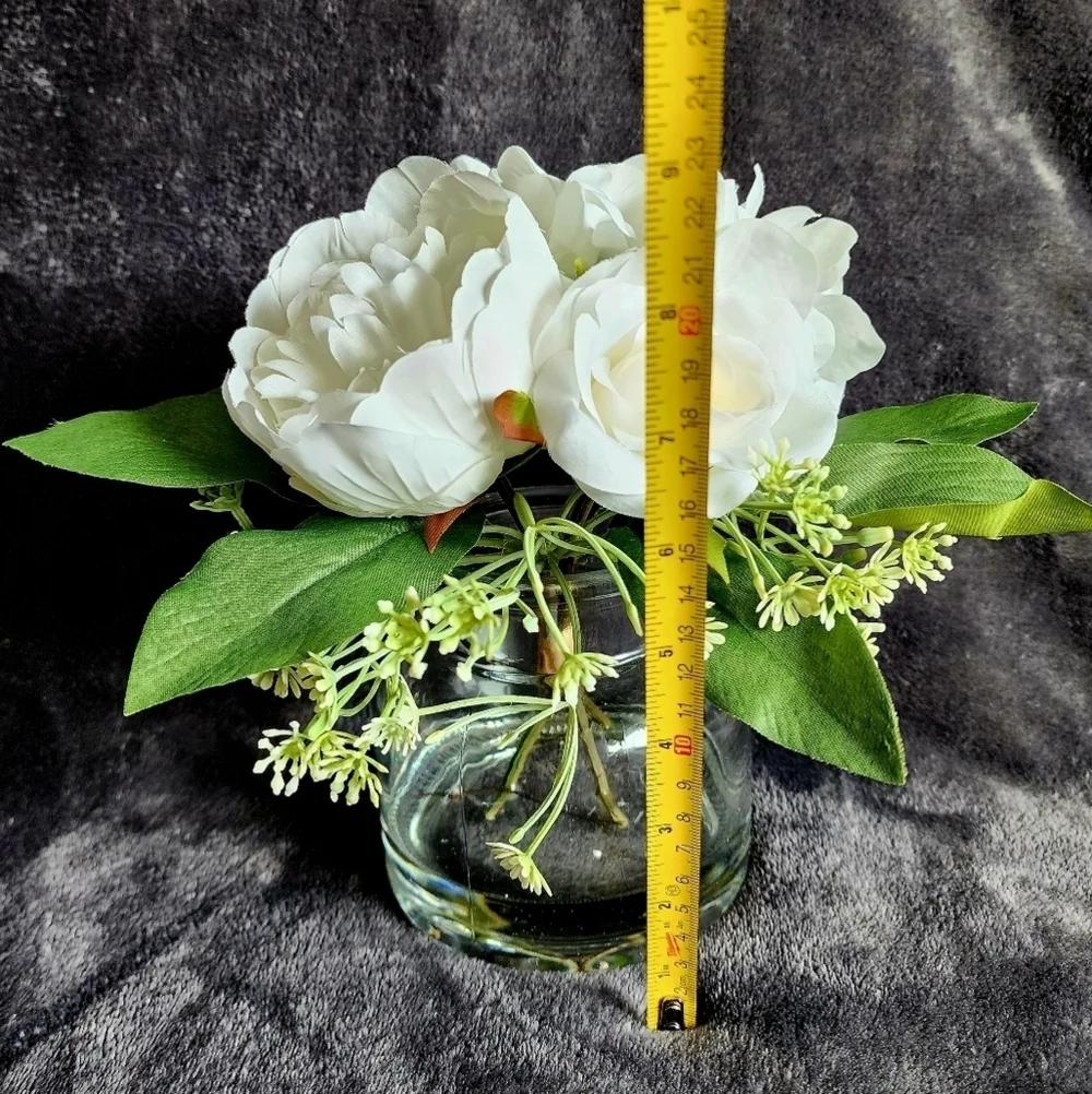 NWT spring summer white hydrangea & rose floral arrangement with glass vase, 9
